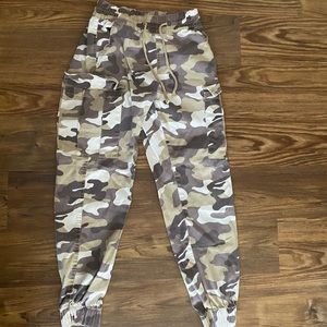 Small Women’s Cargo Pants